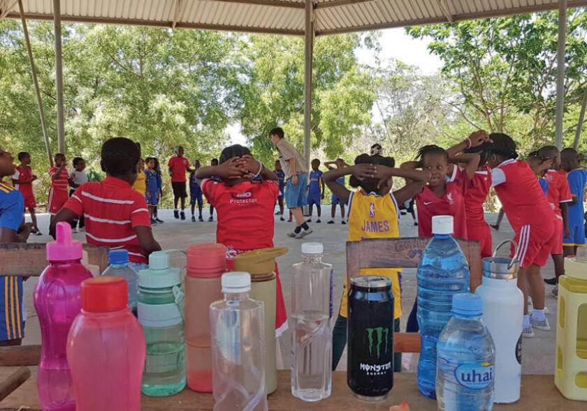 grote groep kinderen village of hope community farm school