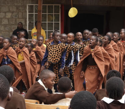 Mbagathi in Kenia, er is een schoolvoorstelling