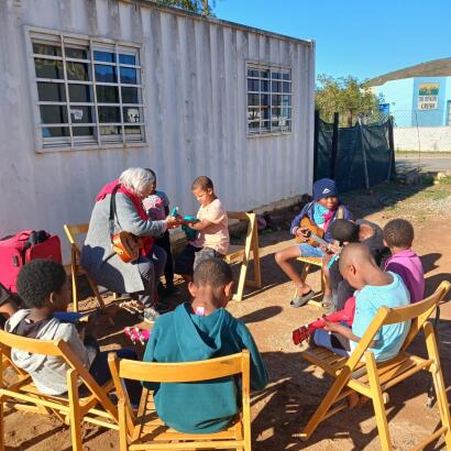 The Breede Centre After School Program, buiten muziek maken