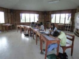 Gamot Cogon School in de Filipijnen, leerlinge in de klas