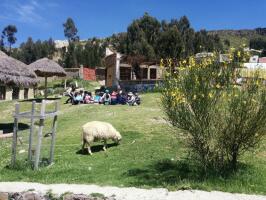 Kurmi Wasi in Bolivia - Samen buiten in de kring